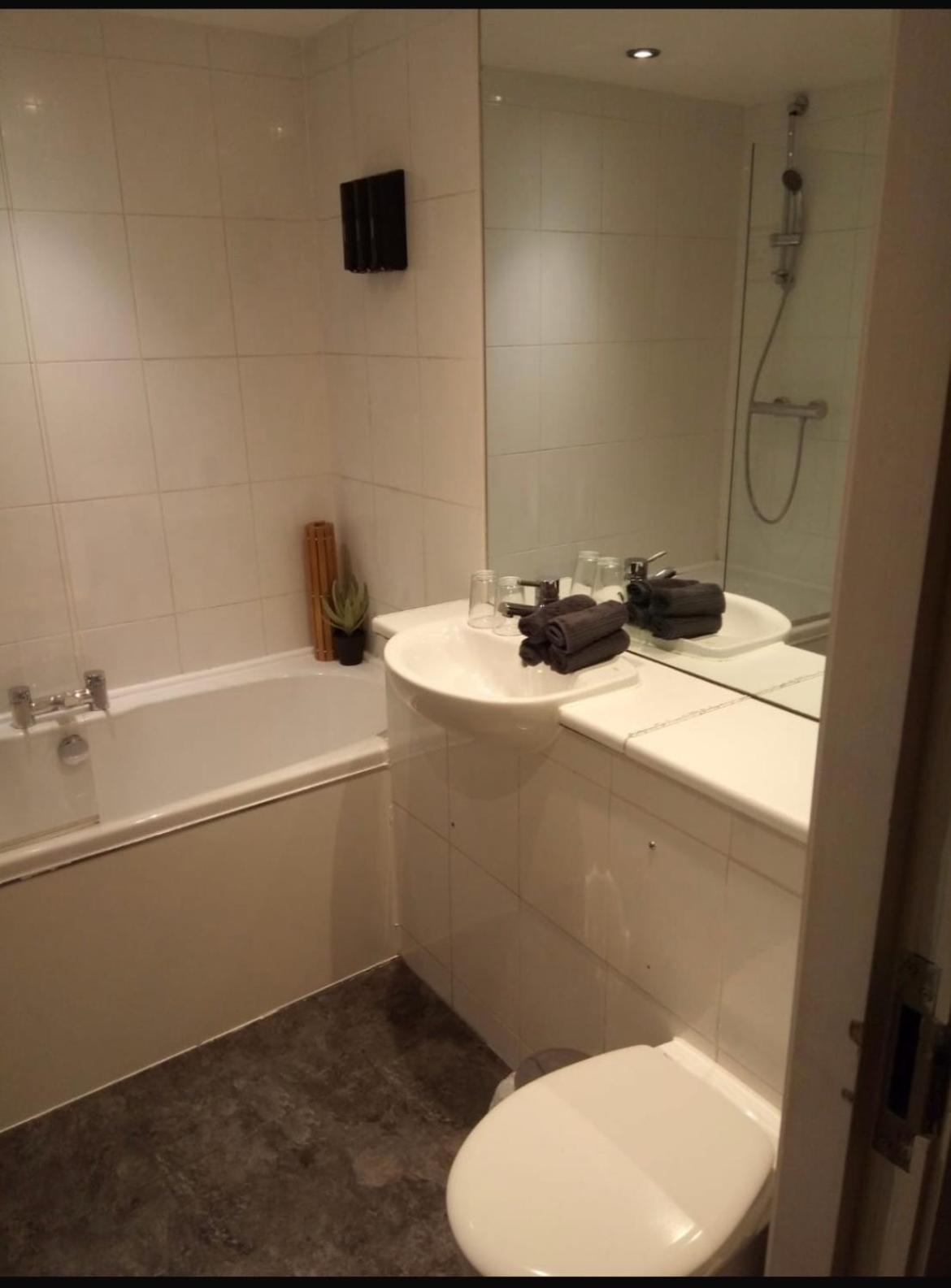 Stunning Liverpool City Center Apartment Exteriör bild